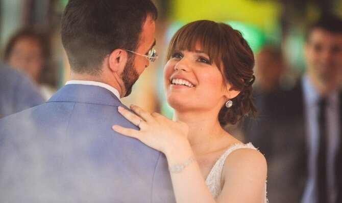 Rezanje torte — Milijana i Đorđe zajedno, smeh i radost