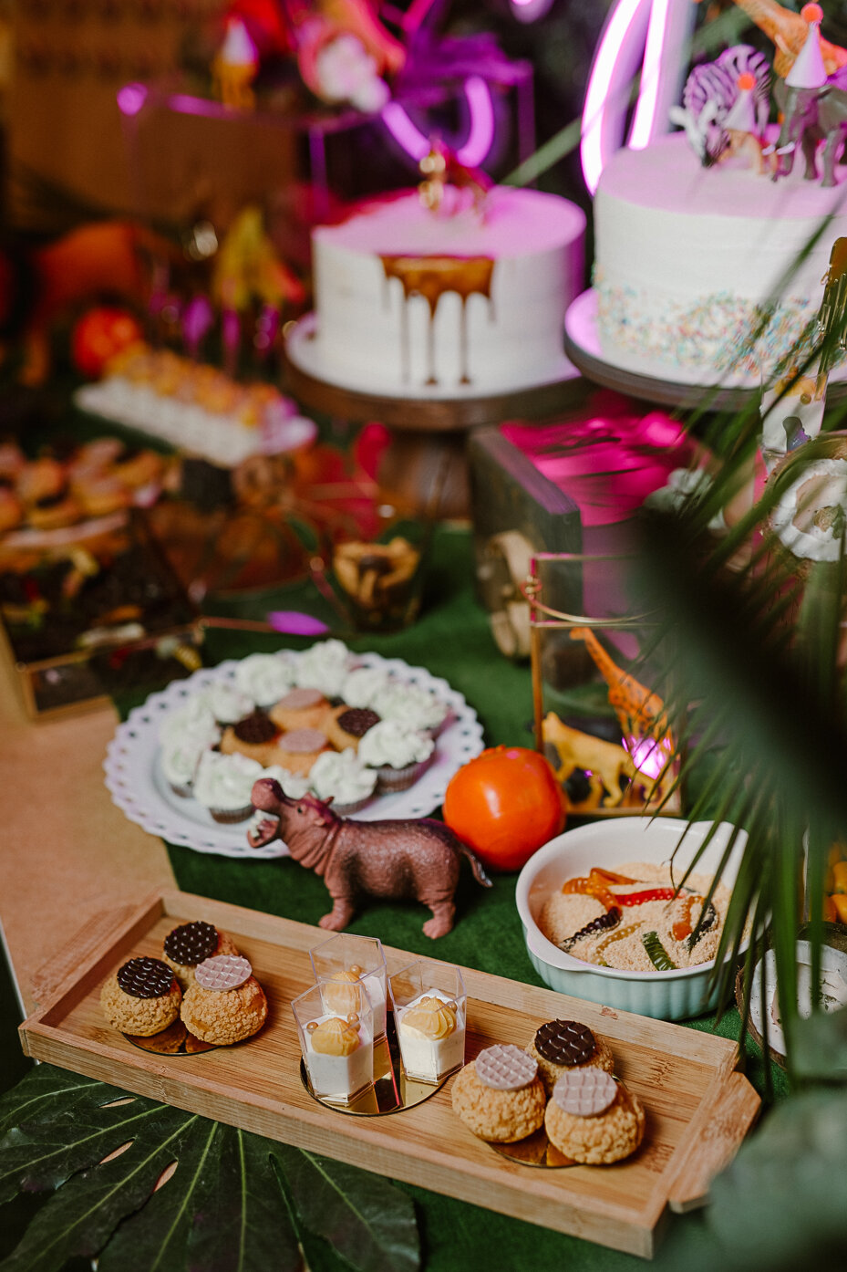 Detalj slatkiša sa figuricama životinja