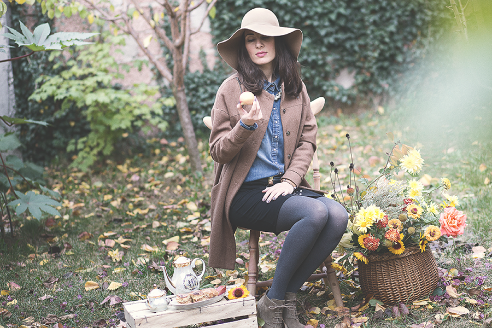 Porodični trenutak u jesenjoj bašti