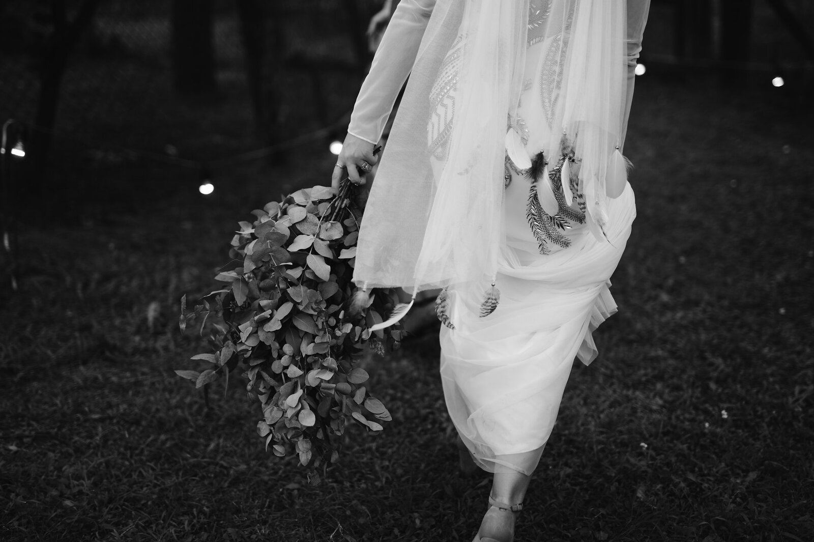 Stol sa boho dekoracijom