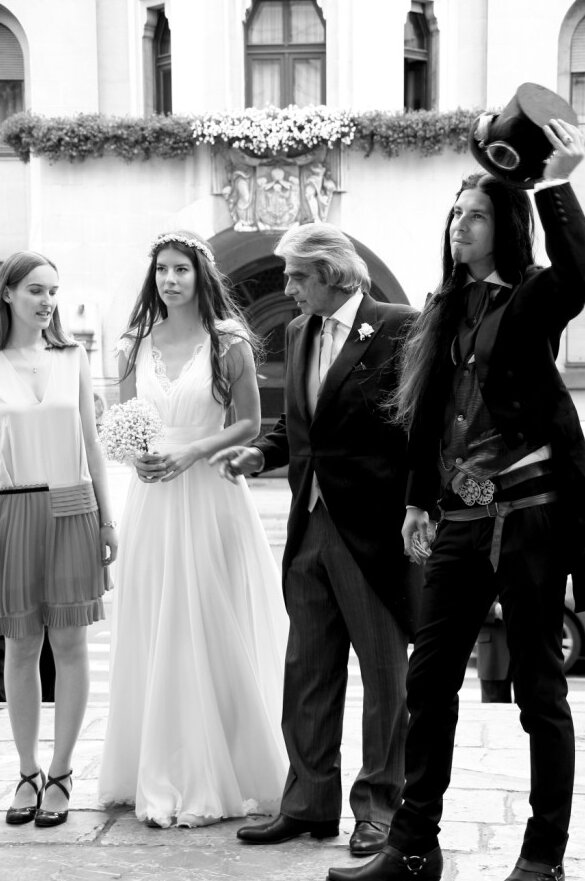 Nela i Romain — crveni mustang