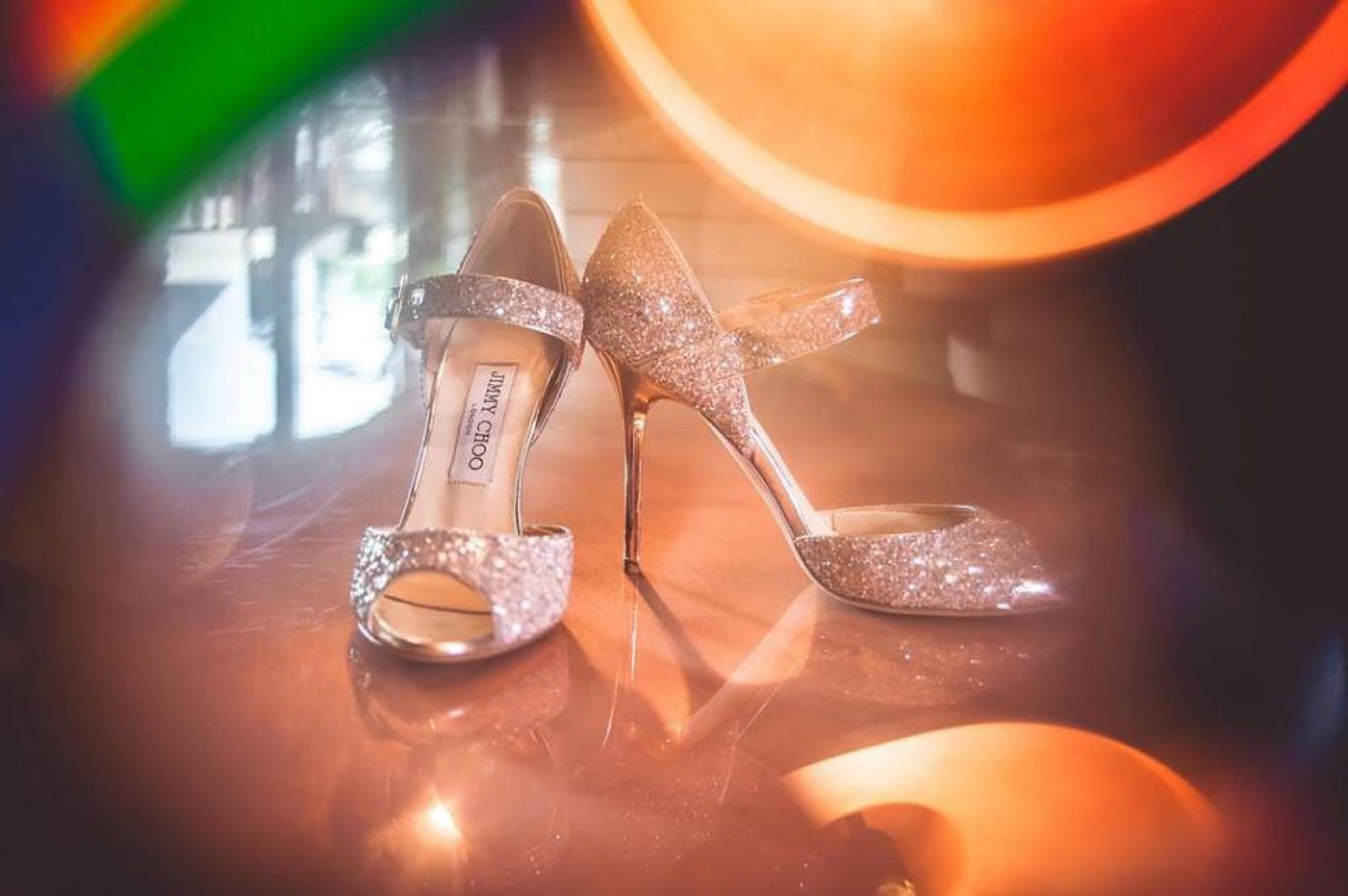 Mlada pred ogledalom