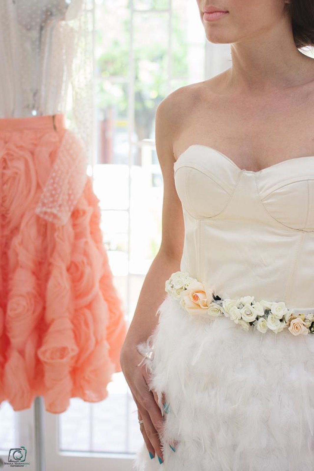 Bela venčanica sa tilom — Mihano Momosa