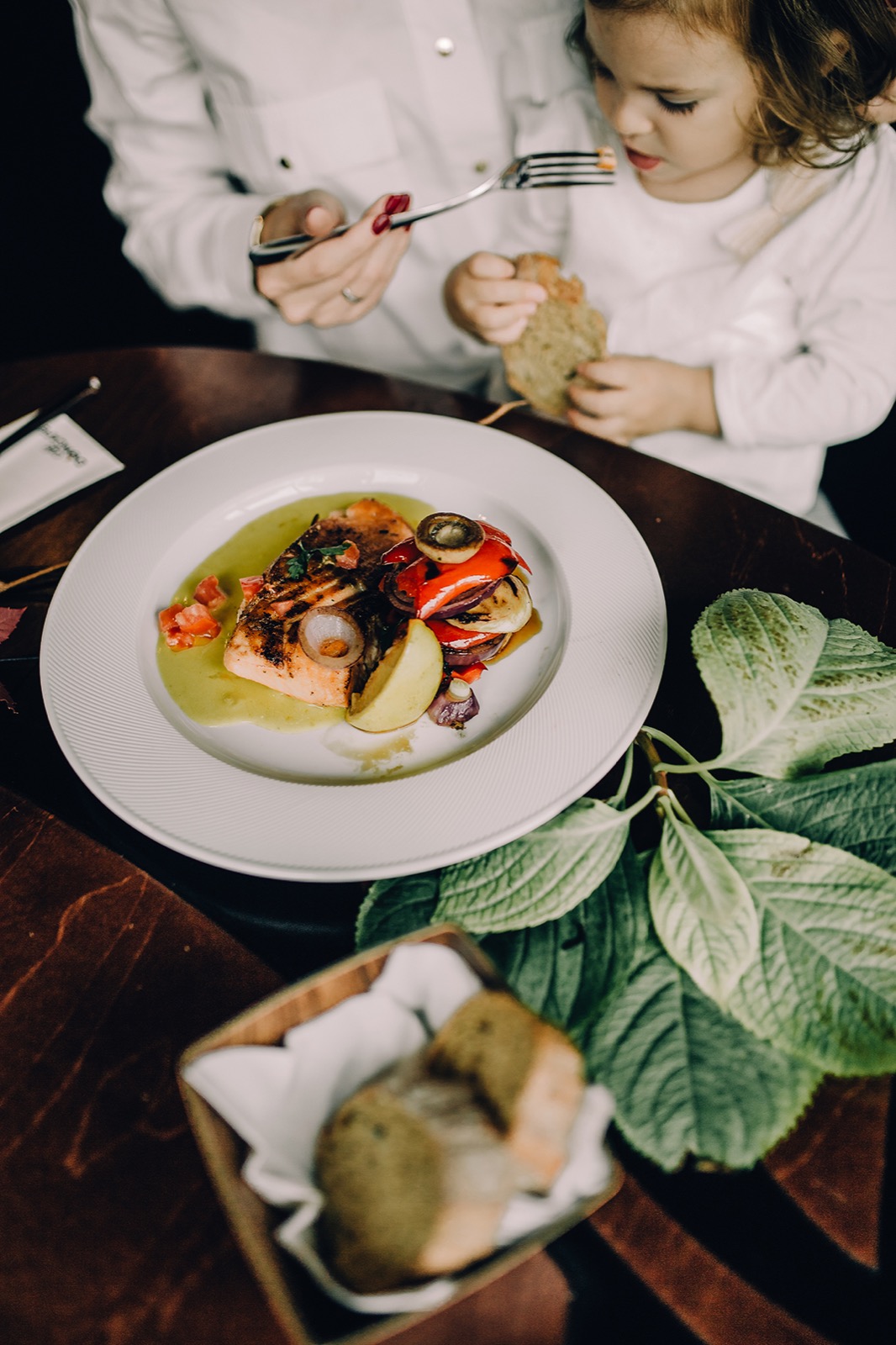 Tri generacije — kadar 8