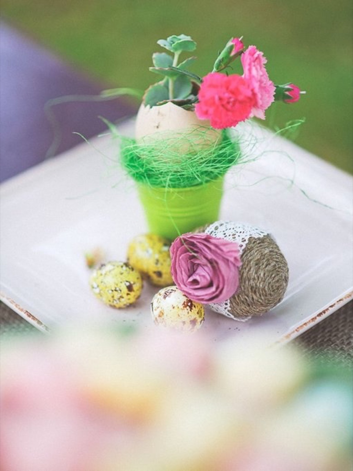 Uskršnja scena u voćnjaku