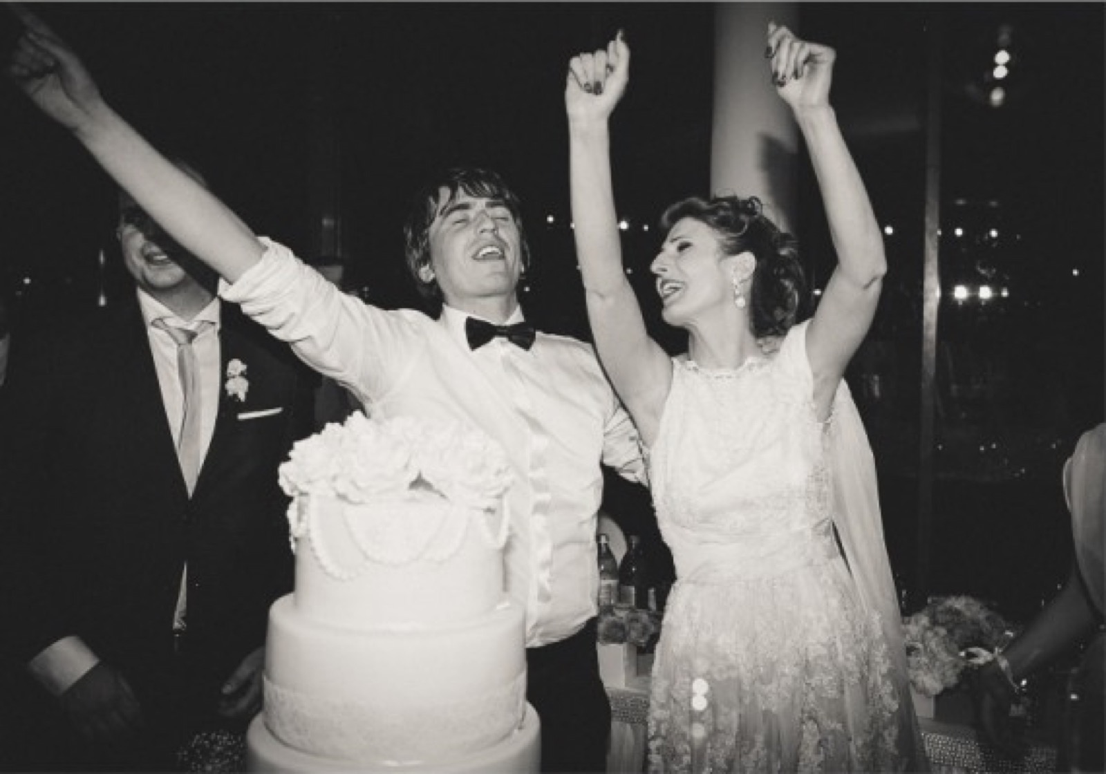 Detalj torte — čipka i biseri