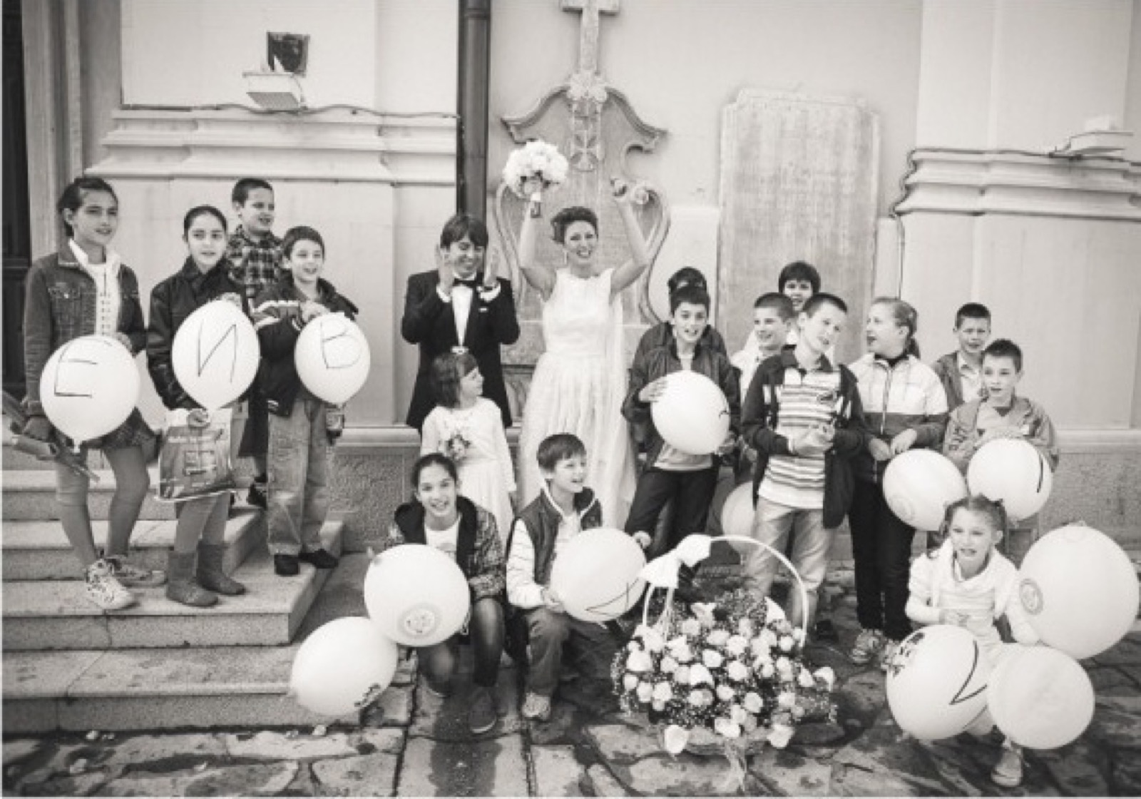 Proslava ispred crkve