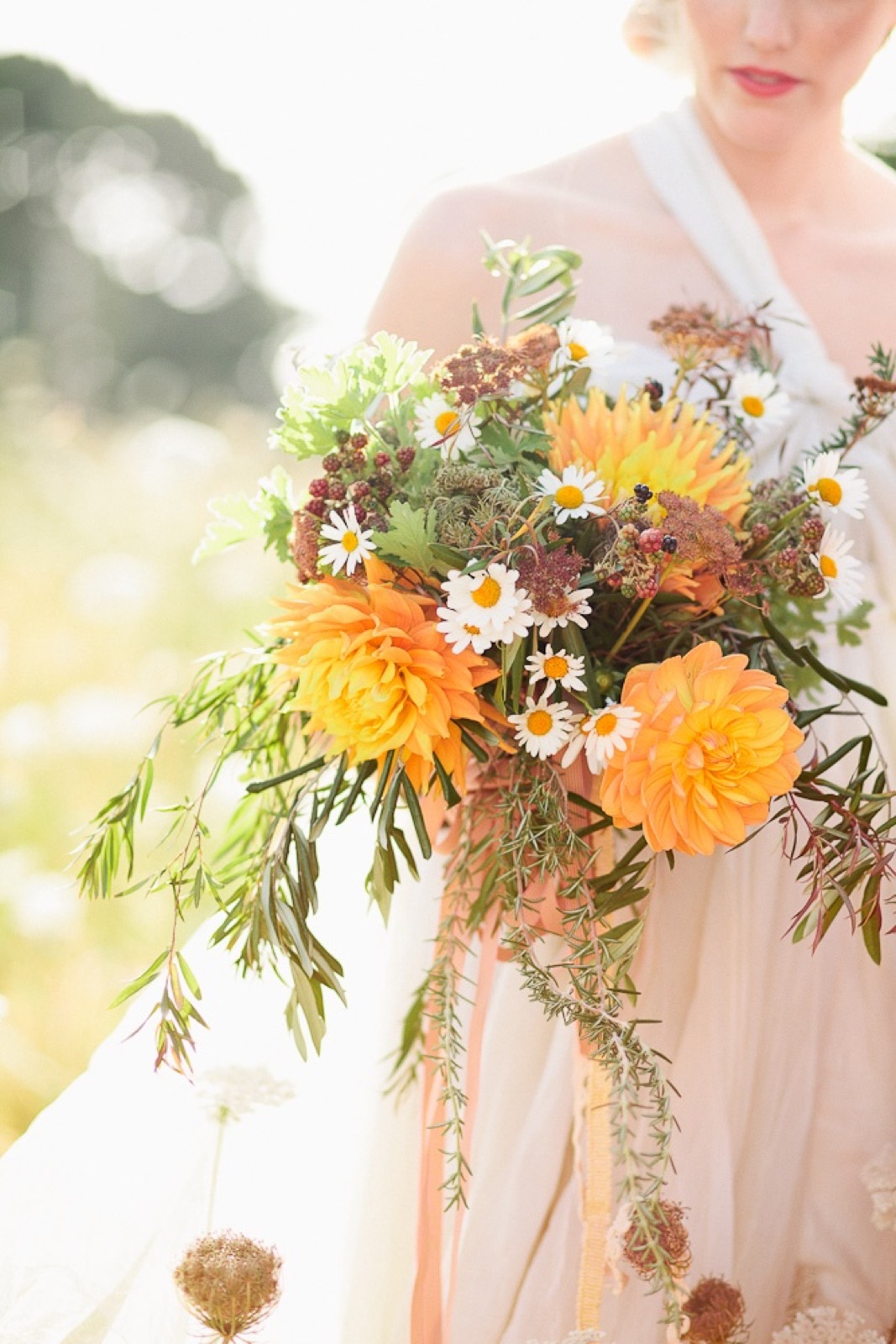 Šumski bidermajer — vrba, dalije, margaretice