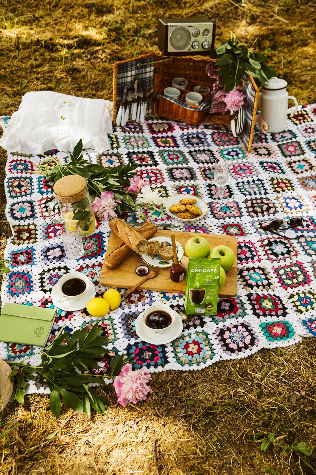 Portret sa zlatnom narukvicom