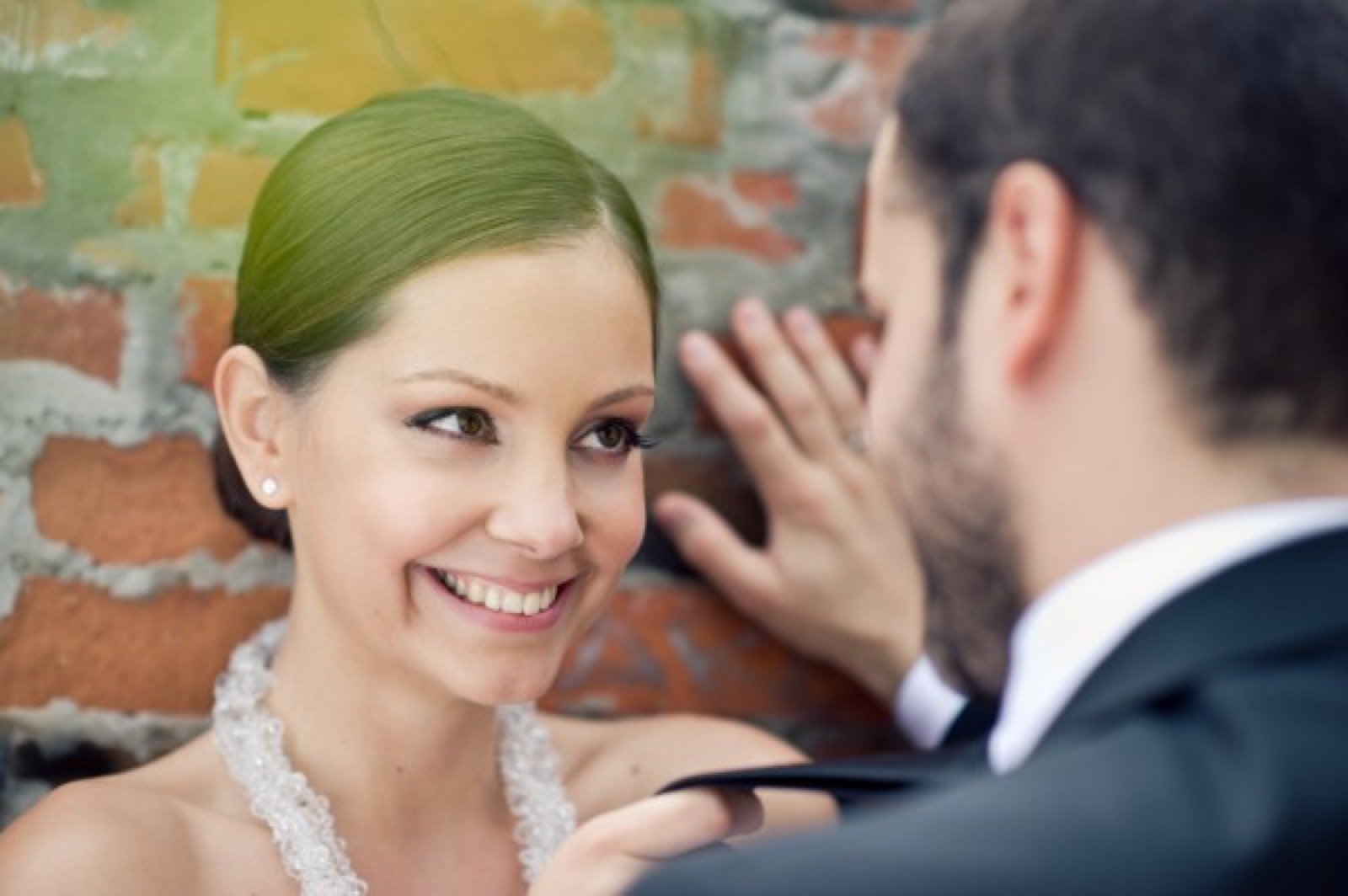 Mladine noge u Guess balerinkama na venčanju