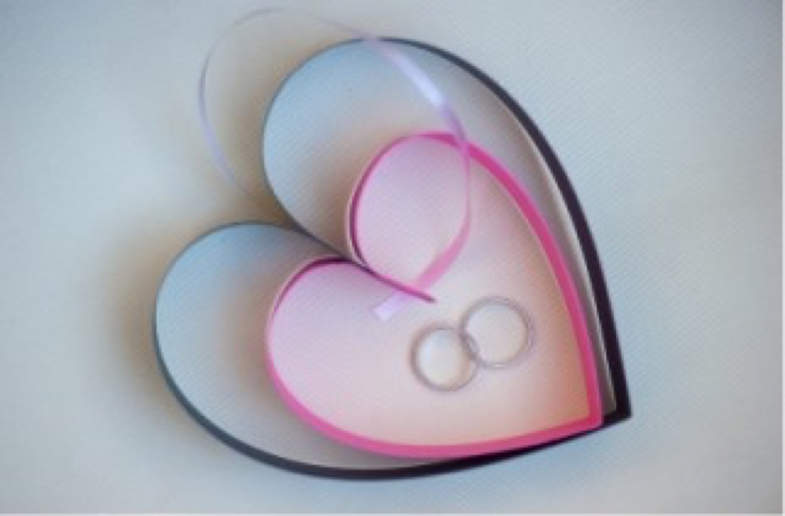 Žurka u Glamuru — ples i slavlje, ljubičasto svetlo