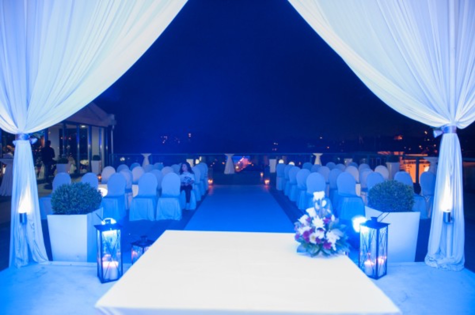 Restoran Glamur — enterijer, noćna atmosfera, dekoracija