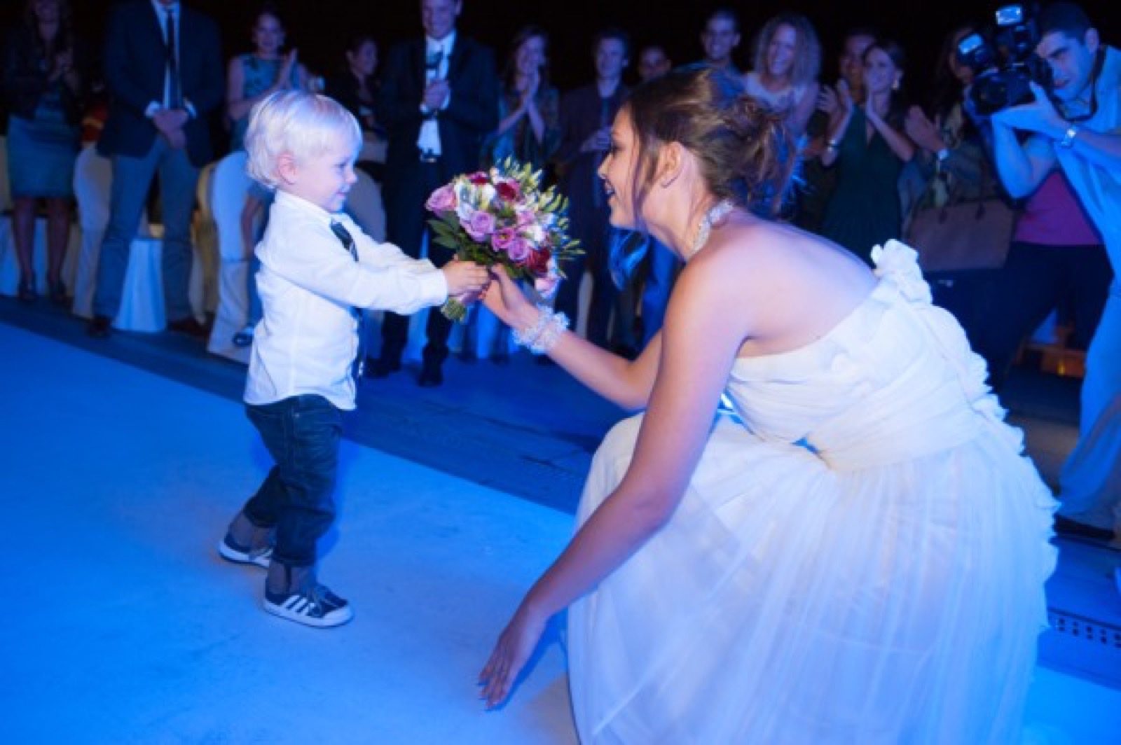 Bidermajer — ljubičasto-crveno-roze-beli buket