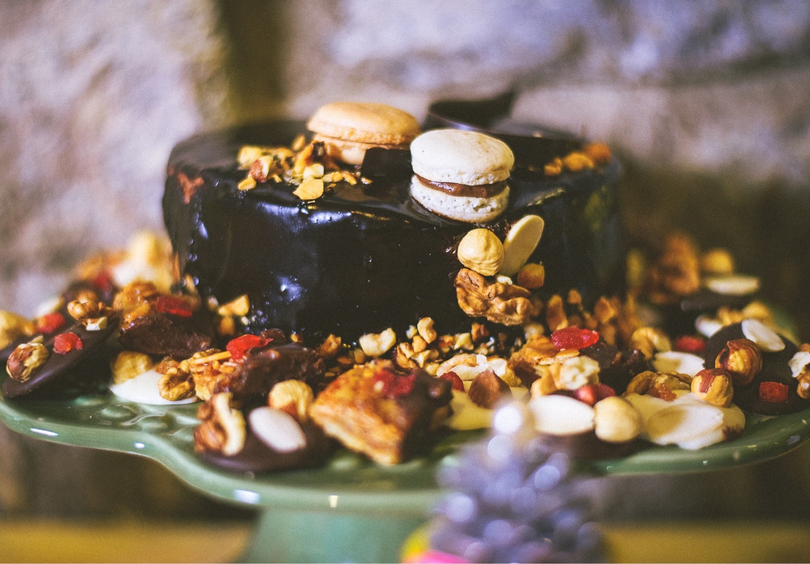 Torta na slatkom stolu