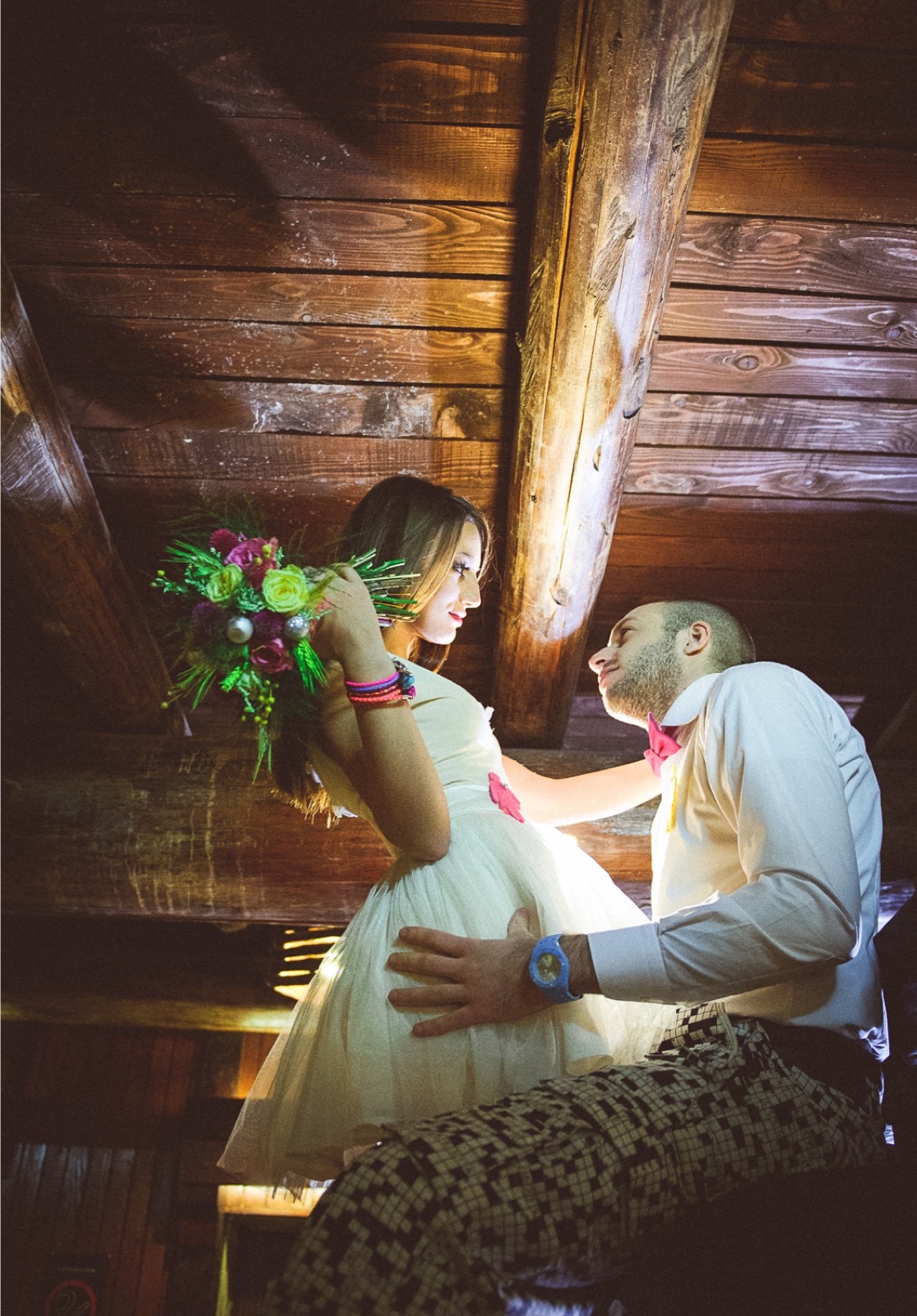 Romantični trenuci pokraj vatre