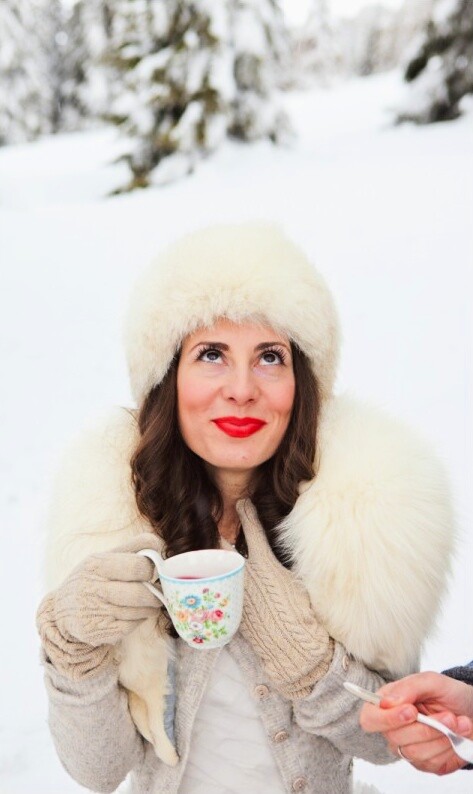 Snežna idila sa stolom